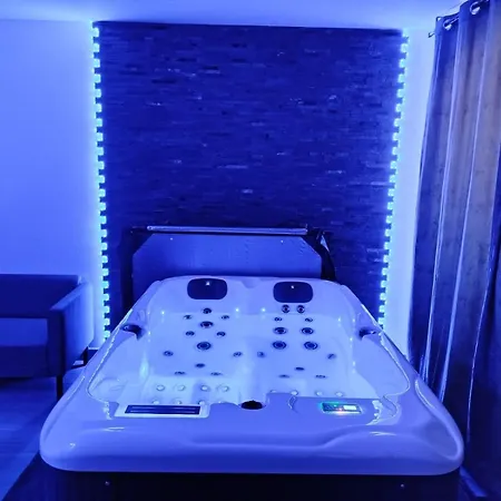 Emoi De Toi Love hotel *